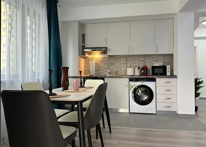 Luxury Glam Coresi Mall Area *