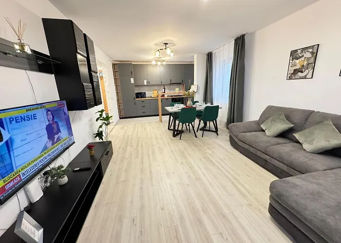 Luxury Glam Coresi Mall Area *