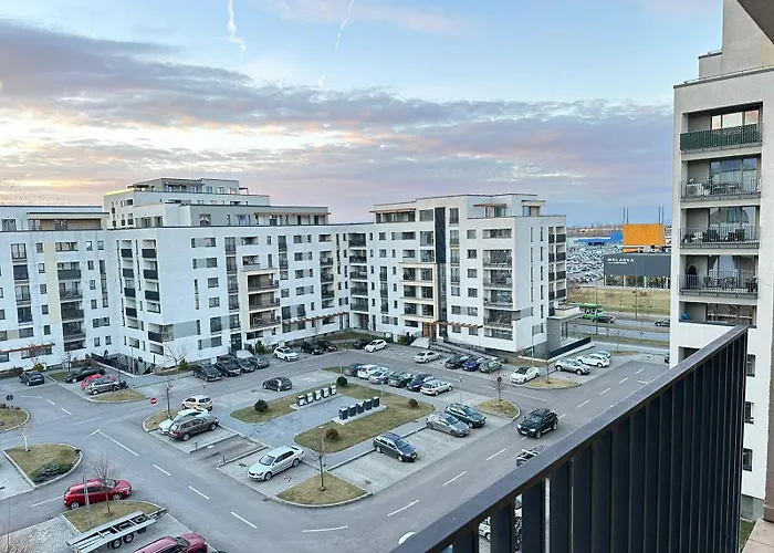 Luxury Glam Coresi Mall Area Apartment