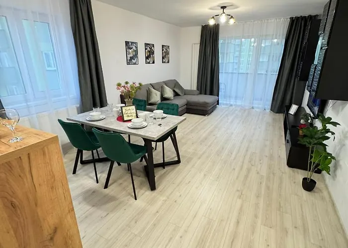 Luxury Glam Coresi Mall Area *