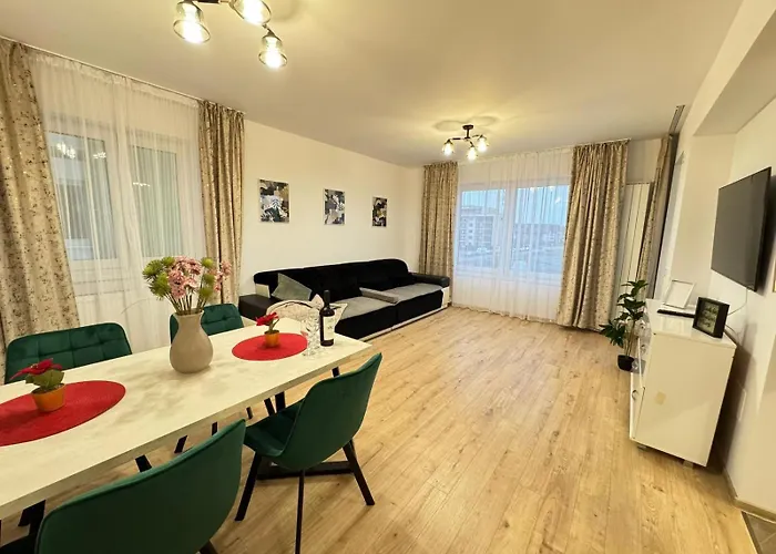 Luxury Glam Coresi Mall Area