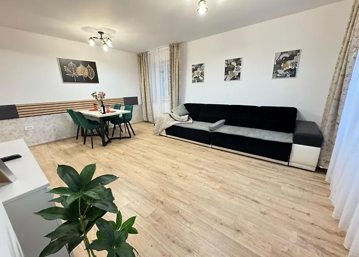 Luxury Glam Coresi Mall Area *