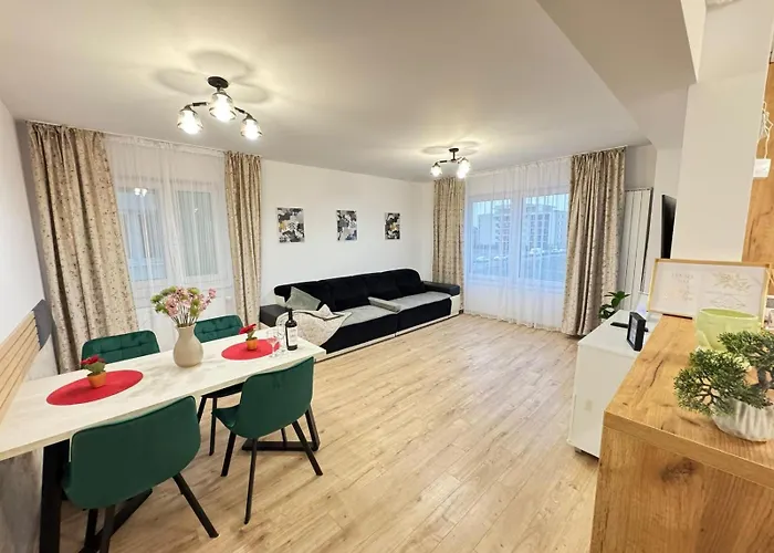 Luxury Glam Coresi Mall Area