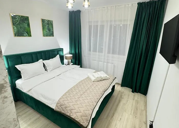 Luxury Glam Coresi Mall Area *