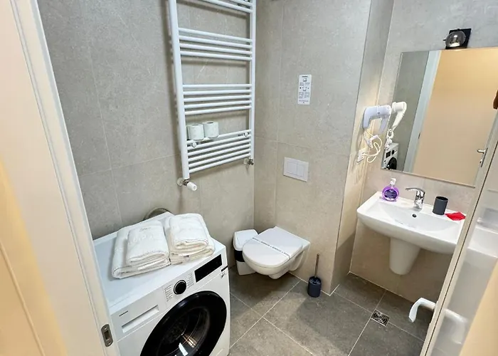 Luxury Glam Coresi Mall Area