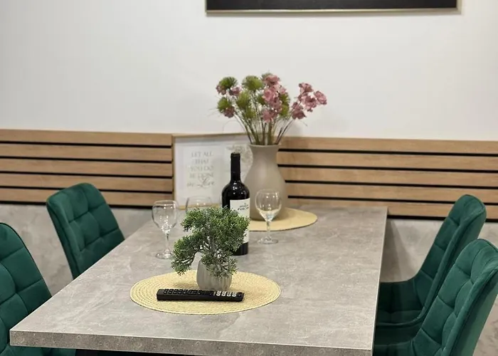 Luxury Glam Coresi Mall Area *