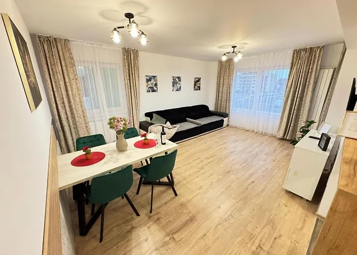 Luxury Glam Coresi Mall Area