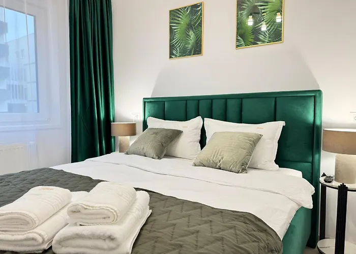 Luxury Glam Coresi Mall Area *