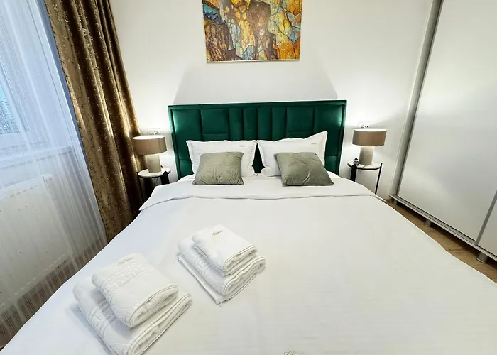 Luxury Glam Coresi Mall Area Apartment *