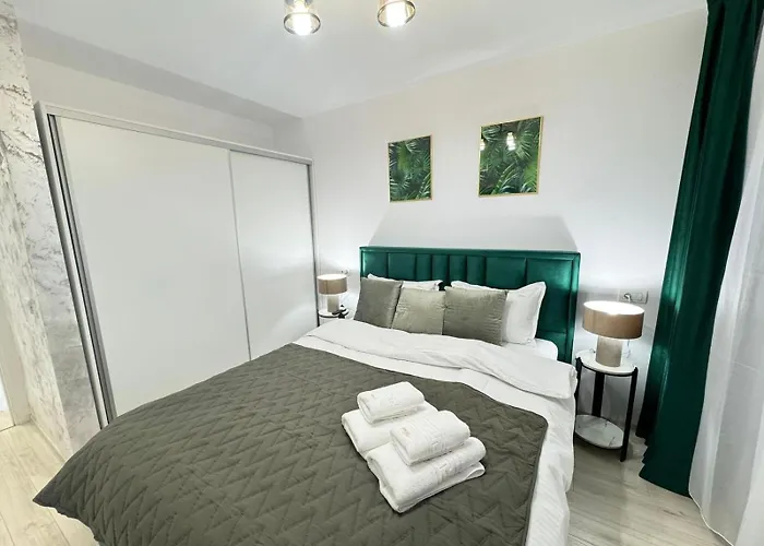 Apartment Luxury Glam Coresi Mall Area