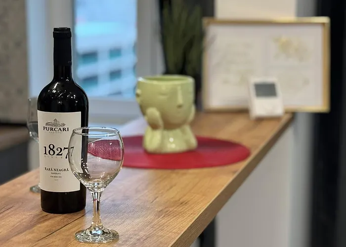 Luxury Glam Coresi Mall Area