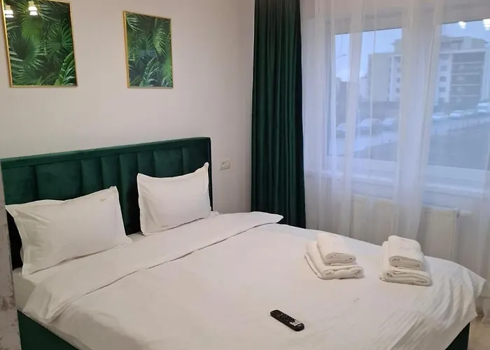 Luxury Glam Coresi Mall Area